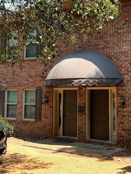 Building Photo - 121 Greenlawn Dr
