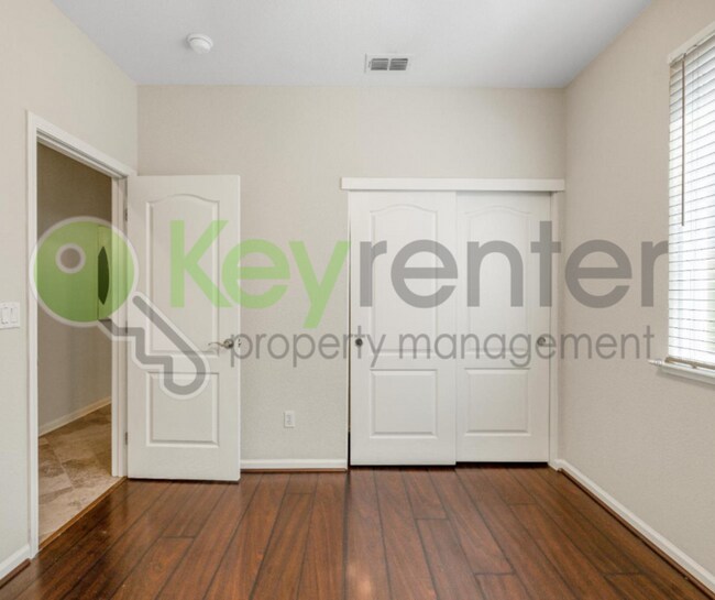 Building Photo - 209 Needle Ct