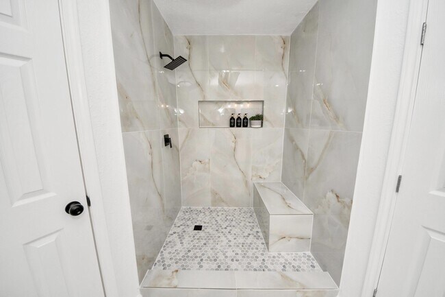 Building Photo - 22810 Deville Dr