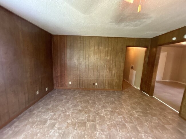 Building Photo - 1315 Jefferies, Killeen