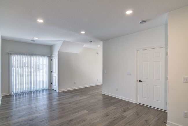 Building Photo - 2550 Dawes Place