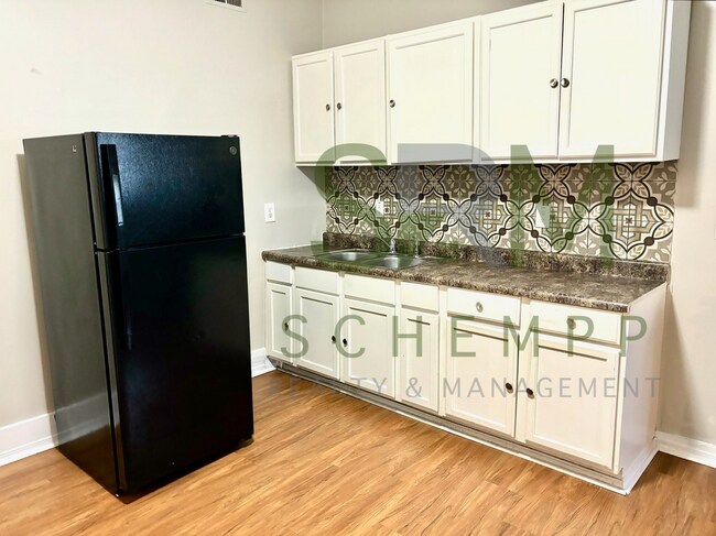 Building Photo - Spacious 4 bedroom in Portland-Section 8 Accepted **1/2 off first months rent**