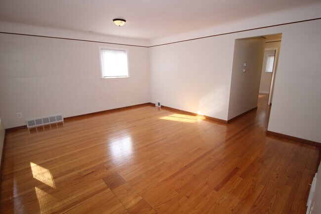 Building Photo - 24909 Grove Ave