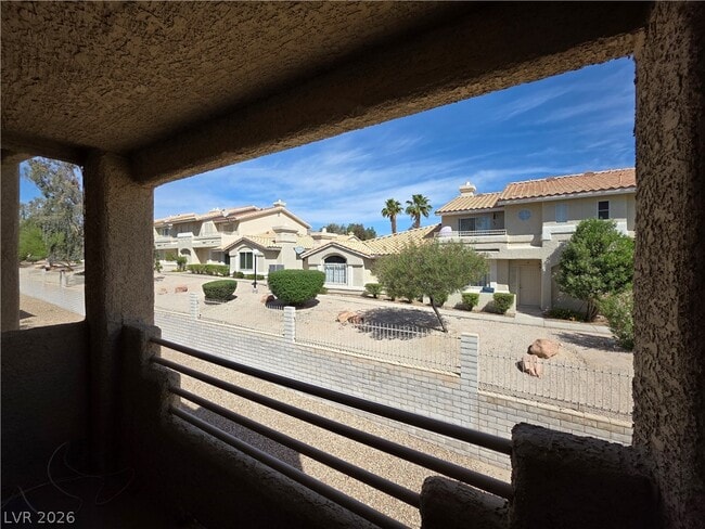 Building Photo - 2200 Highpointe Dr