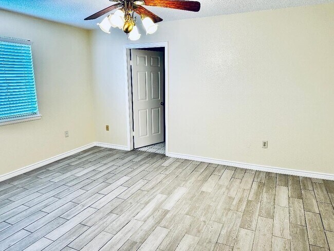 Building Photo - 12726 Stillington Dr