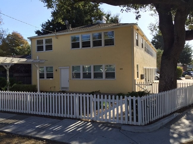 Building Photo - 683 Live Oak Ave