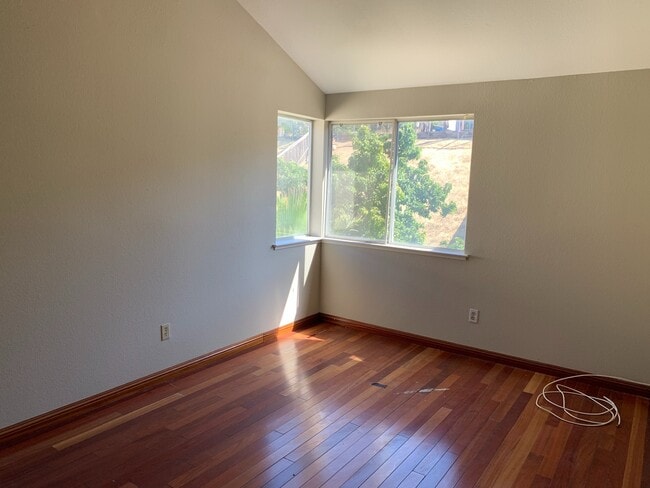 Building Photo - Beautiful Pittsburg Home