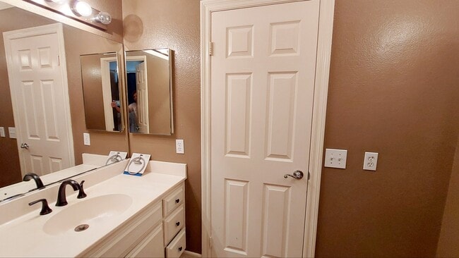 Building Photo - 1569 Avenida Guillermo