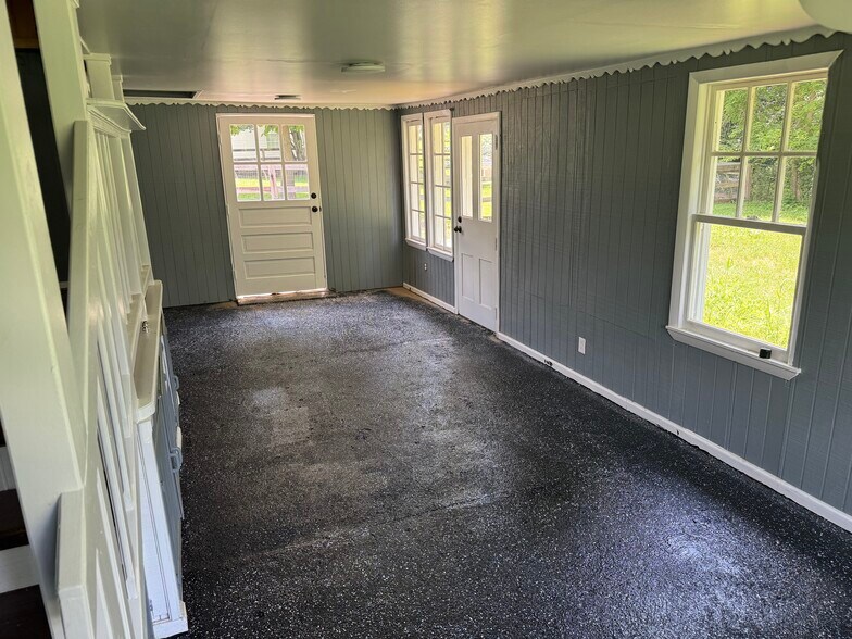 Building Photo - 1027 Morgan Ross Rd