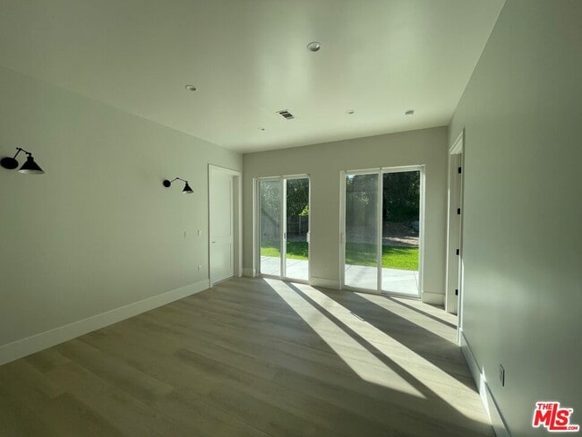 Building Photo - 5015 Redwillow Ln