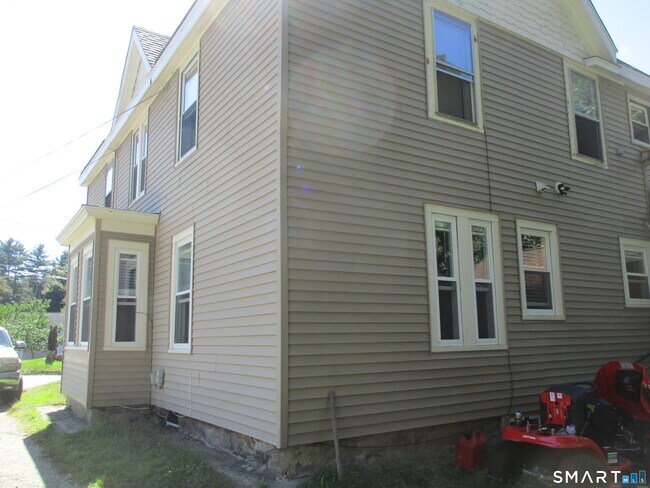 Building Photo - 42-44-44 Chapman St