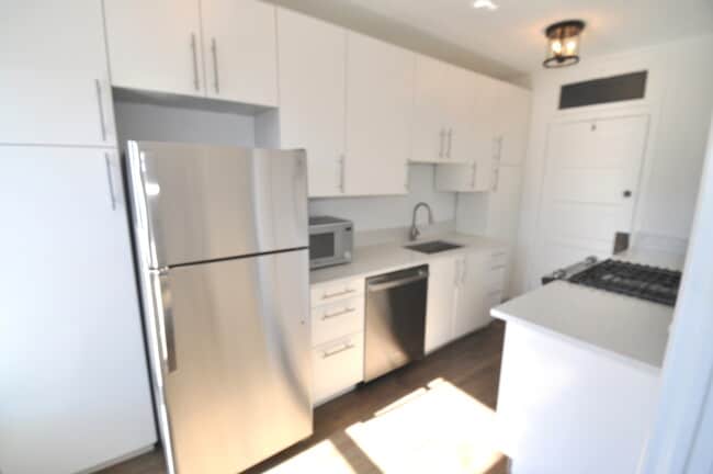 Building Photo - 846 W Ainslie St