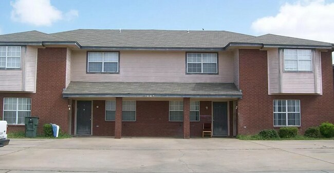 Primary Photo - 3003 Cantabrian Dr
