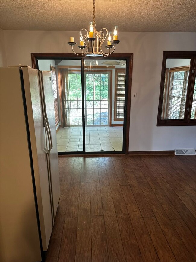 Building Photo - 1175 Pebble Dr