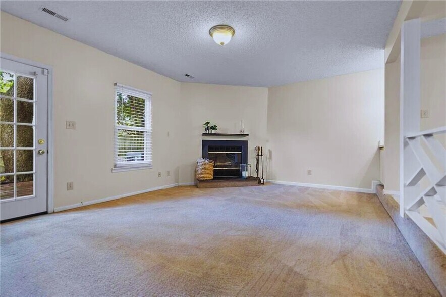 Building Photo - 2303 Merl Cir