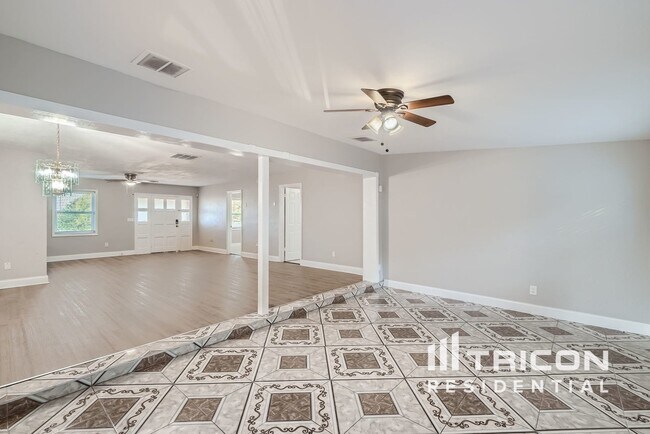 Building Photo - 7025 Fairlawn St