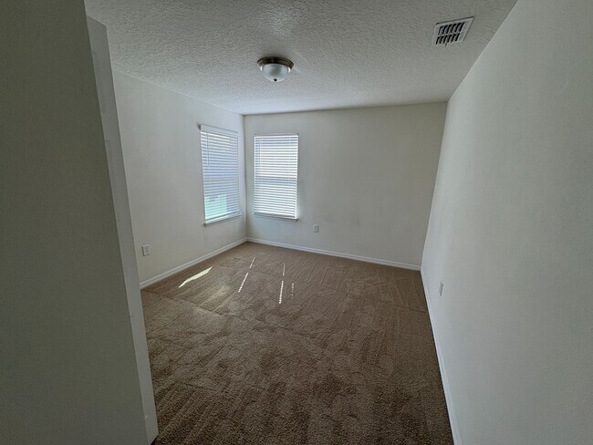 Building Photo - 5 bedroom 3.5 Bath House on Oakland Trails...