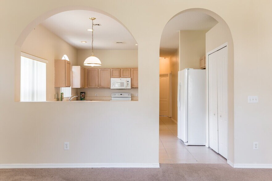 Building Photo - 471 Chapelwood Dr