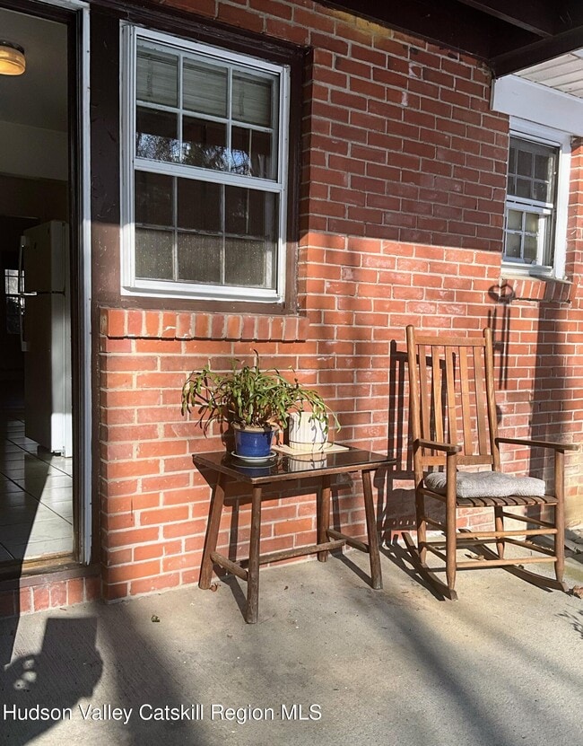 Building Photo - 3 Huguenot St