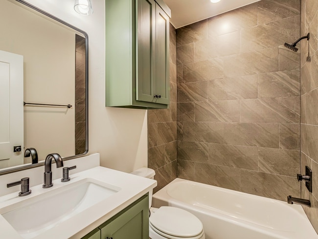 Building Photo - Captivating 3-Bed, 2-Bath Home in Charming...