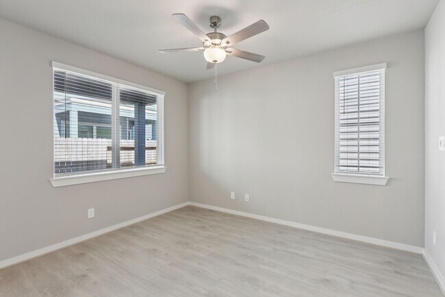 Building Photo - 567 Avisa Dr