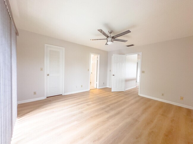Building Photo - 115 N Palmway