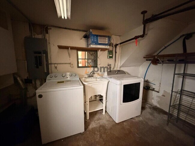 Building Photo - 105-105 W McAlpin St