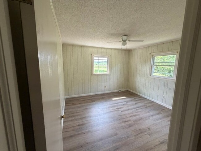 Building Photo - NEW RENTAL LISTING - TAYLORSVILLE