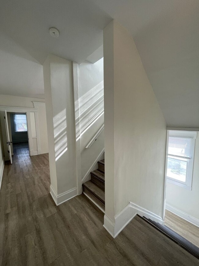 Building Photo - 299.5 Reinhard Ave