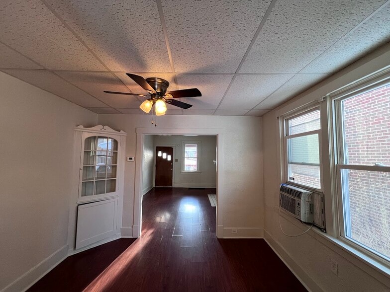 Building Photo - 827 Norwich Ave