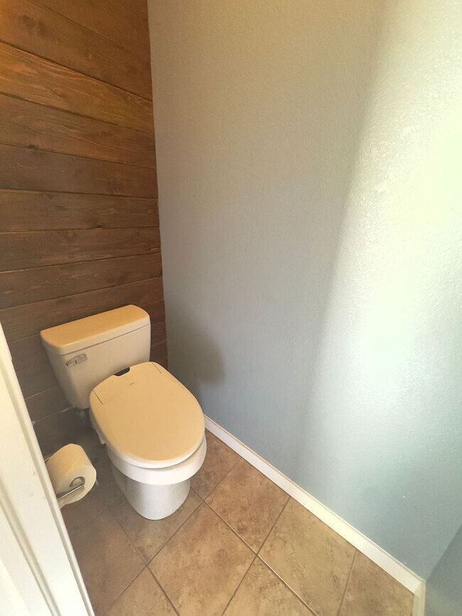 Building Photo - 3 bedroom Ranch home in Pronghorn Meadows and 3 car Garage