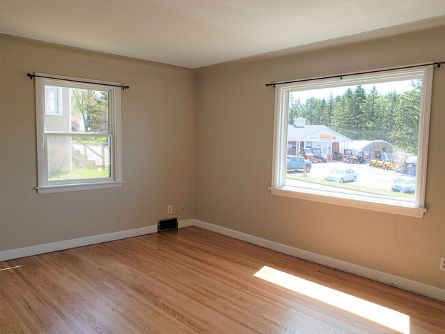 Building Photo - 3-Bedroom, 1-Bathroom - Woodland Home