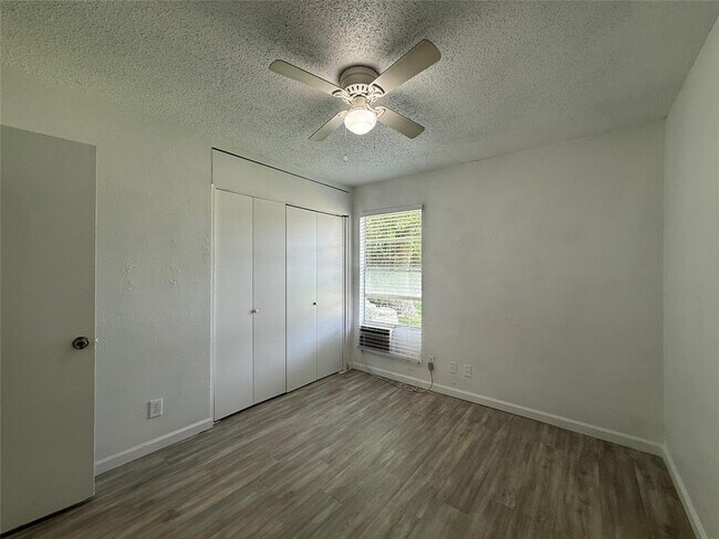 Building Photo - 6204 Dove Springs Cir