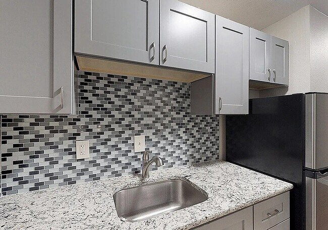 Building Photo - Apex 980