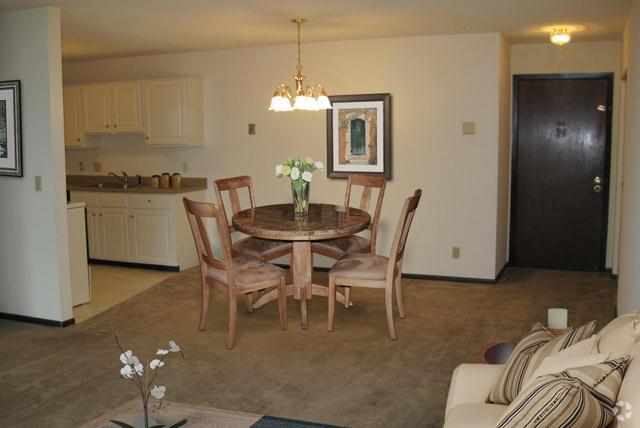 Dining Room - ReNew at the Grove