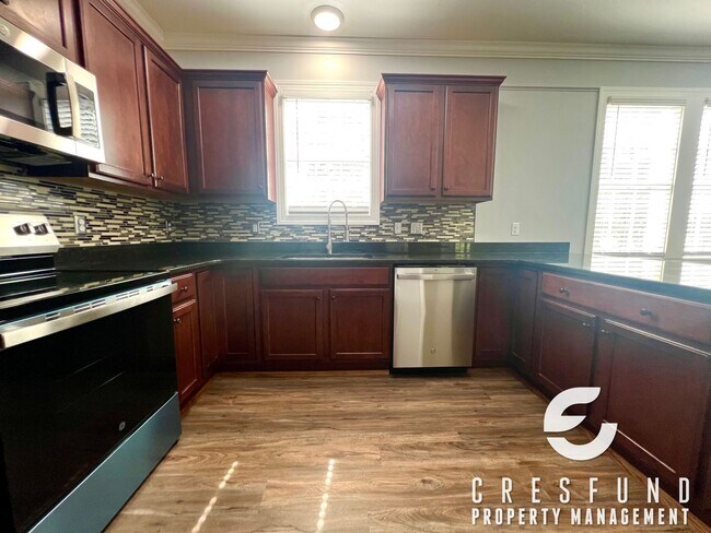 Building Photo - Lake View Luxury 2BR 2.5 Bath