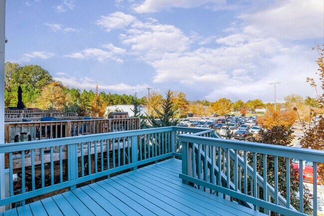 Building Photo - Corner Townhome with Roof Top Deck in Down...