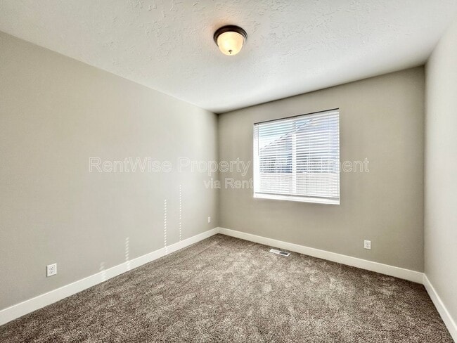 Building Photo - 2090 N Banjo Ct