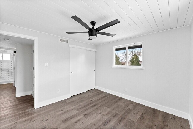 Building Photo - 1100 N Rosemary St