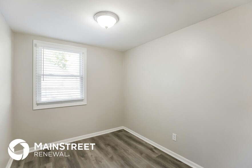 Building Photo - 2307 NE 59th St