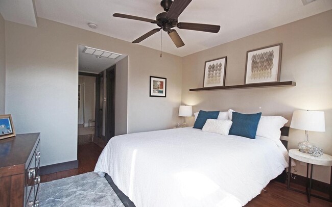 Building Photo - 307 9th St SE