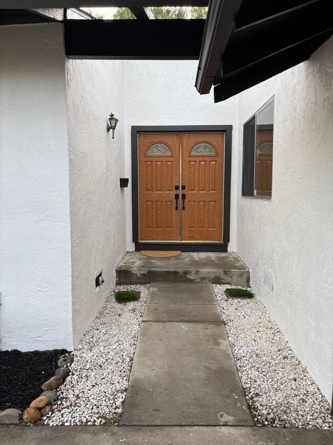 Building Photo - 4655 Bolero Dr