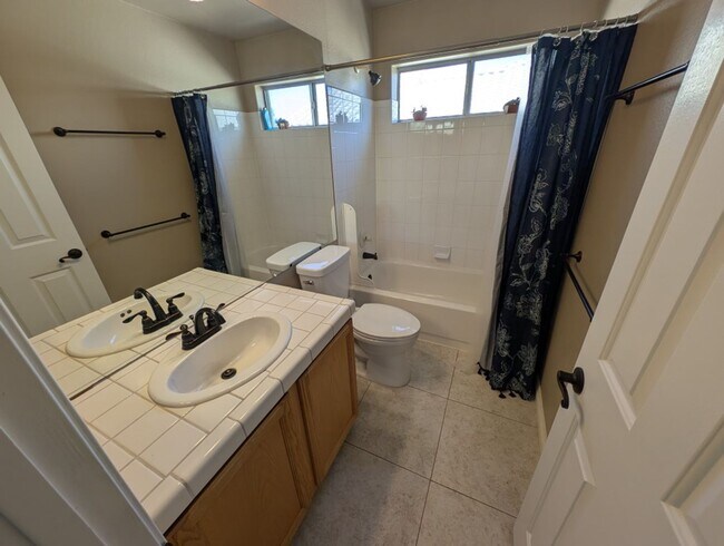 Building Photo - 8121 Riviera Beach Dr