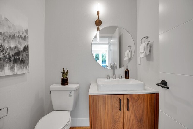 Building Photo - Urban Modern 5 Bedrooms, 3 1/2 Bathrooms, Three-Story Home in the heart of NE Portland!