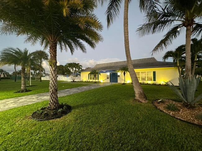 Building Photo - 1152 Circle Dr