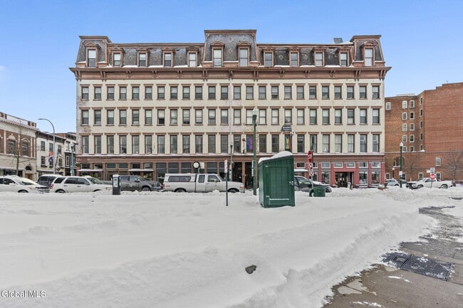 Building Photo - 5 Broadway