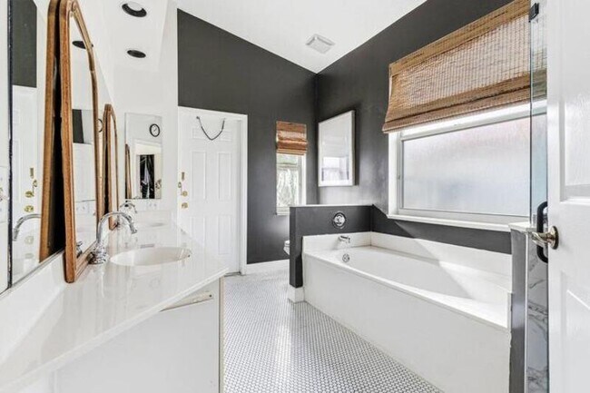 Building Photo - 9507 Lake Serena Dr