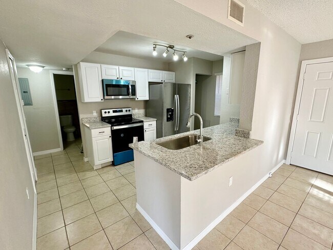 Building Photo - Beautiful bright updated 3/2 condo in Altamonte