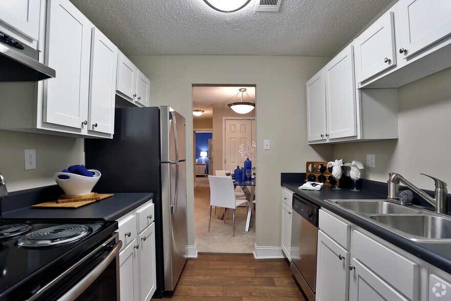 Sterling Bluff Apartments 201 W Montgomery Crossroad Savannah GA