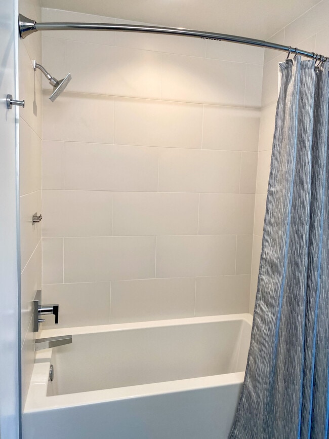 Building Photo - 1000 3rd St